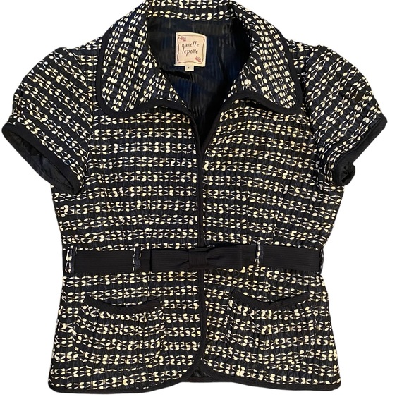 NWOT gorgeous belted top - Picture 2 of 9